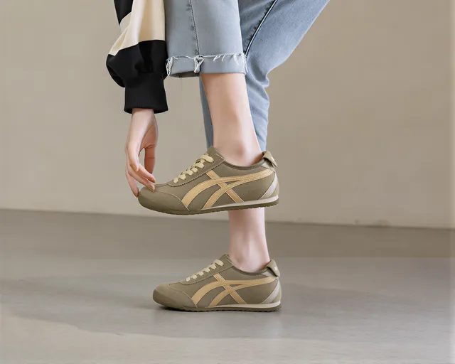 灰水泥地 — 灰水泥地 05 抬脚侧面手触鞋头